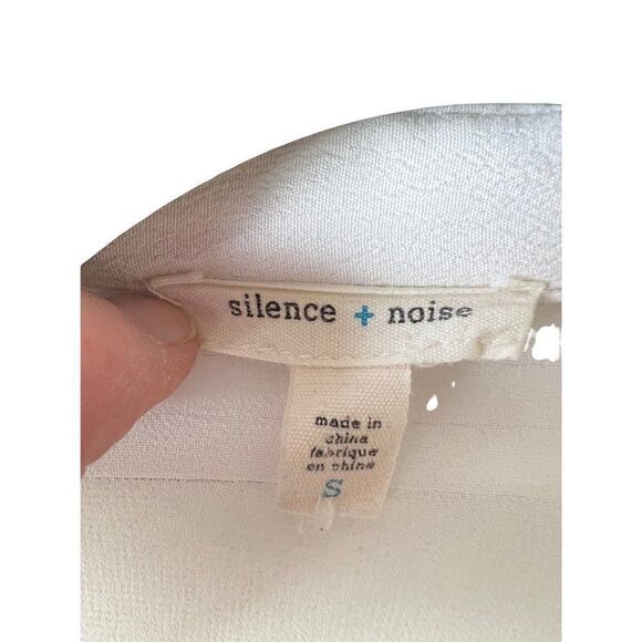 Silence & Noise Long Sleeve Sheer High Low Blouse. White. Size Small - Picture 5 of 15